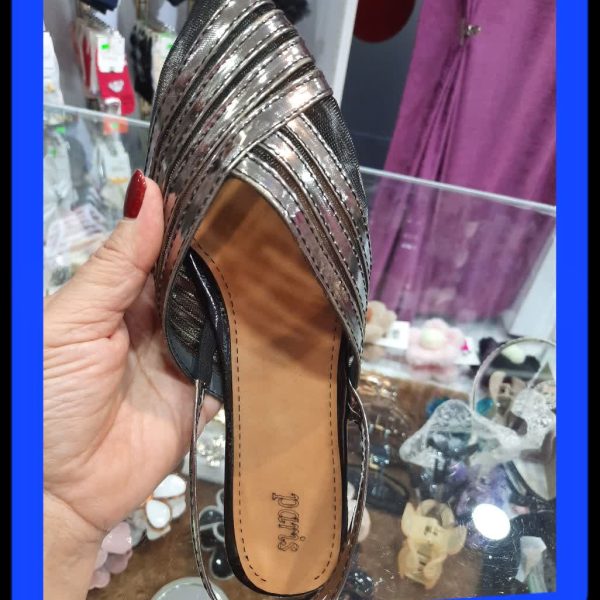 اسلیپر چرم زنانه شیک و راحت برای استفاده روزمره